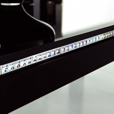 The Diamond dining table