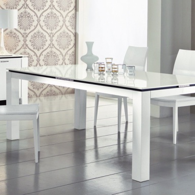 The Diamond dining table