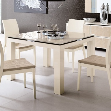 The Diamond dining table