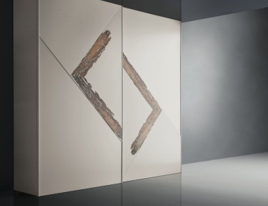 Wardrobe Cross, Cenedese