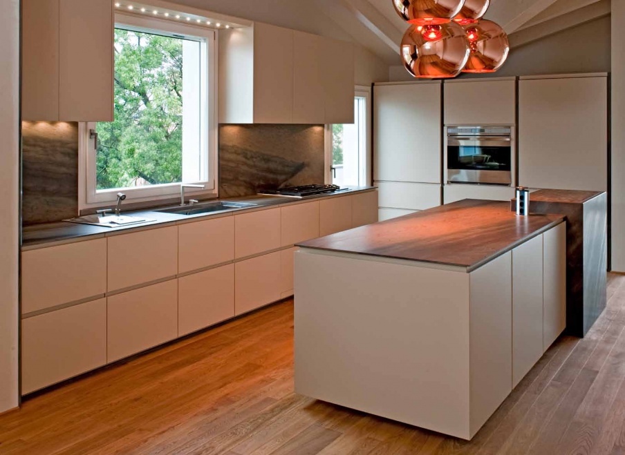 Kitchen (kitchen set) was made of natural wood Canterbury, Matteo ...