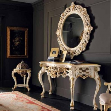 The Console Is Villa Venezia