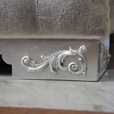 Desdemona classic sofa