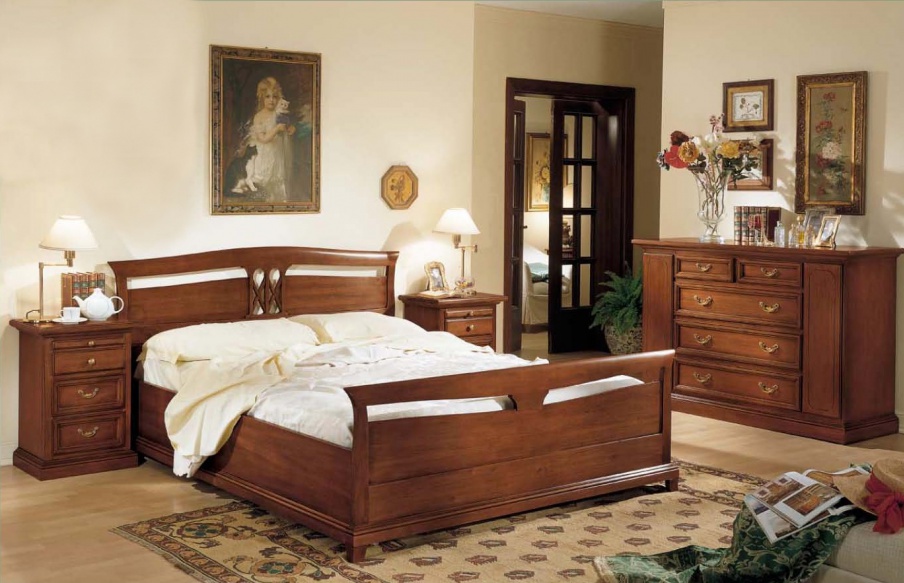 Bedroom (Suite bedroom) with a high headboard in a classic style ...