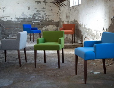 Padded chair with armrests Zada, Domingo Salotti