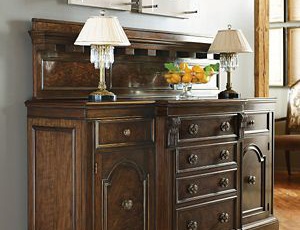 The sideboard of mahogany, Henredon