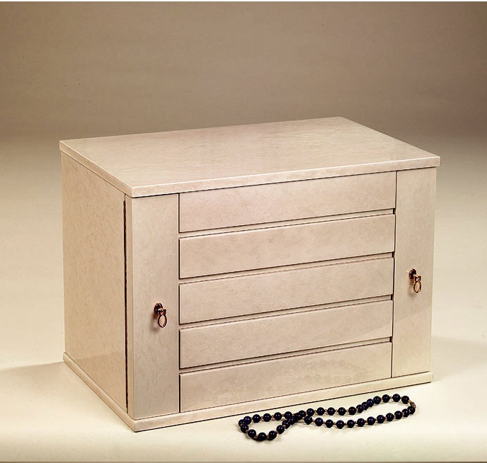 A chest of drawers for jewelry, Agresti