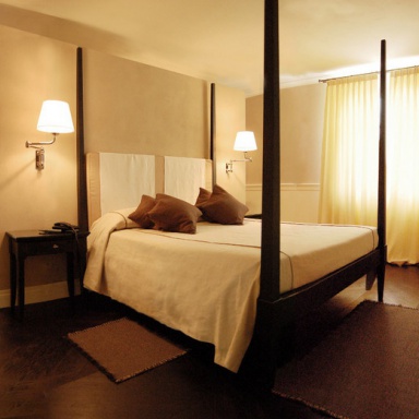 Master bedroom (set for hotel room) Glamour