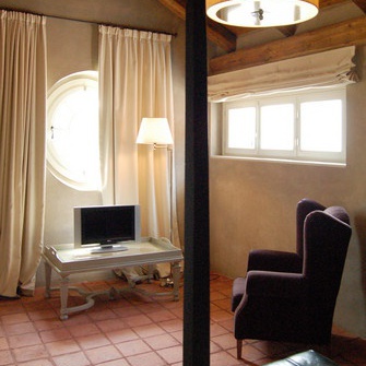 Master bedroom (set for hotel room) Glamour