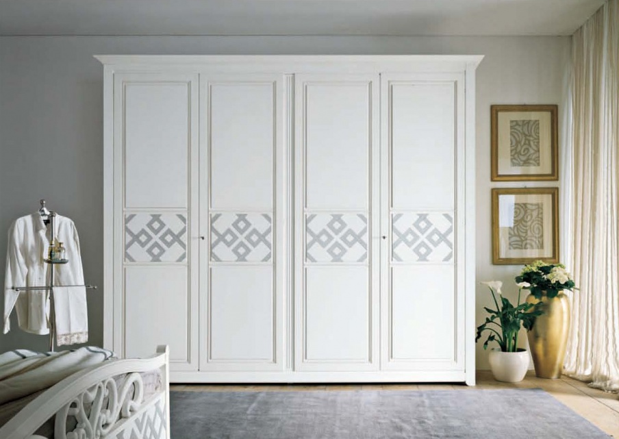 Wardrobe With Engraved Decorative Panels In A Classic Style