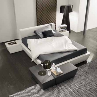 Gran Place bedside table