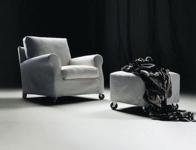 A chair on a frame of wood covered with leather or fabric Ugomaria, Flexform