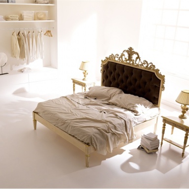 Bed in classic style