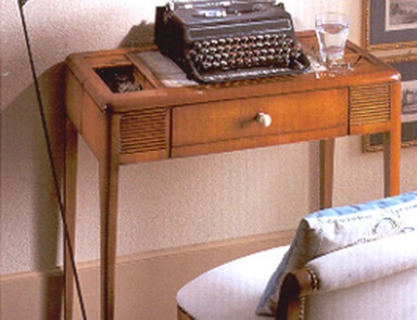 The console is made of solid wood, PREGNO