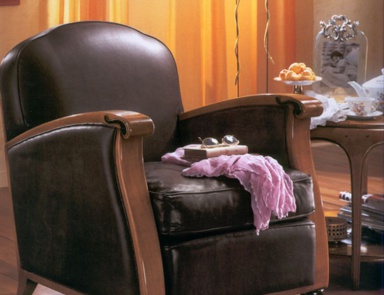 Chair in leather upholstery, PREGNO